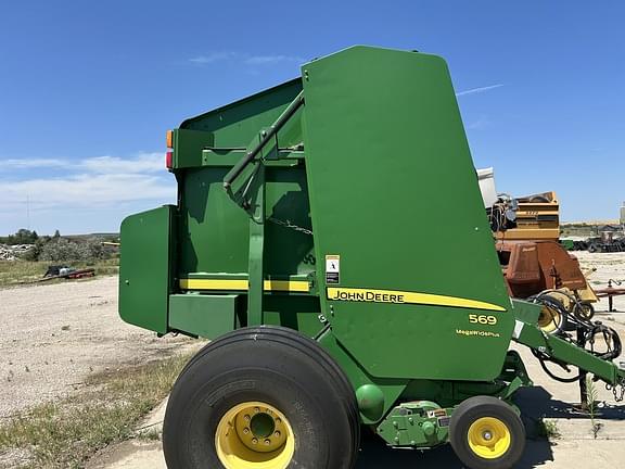 Image of John Deere 569 MegaWide Plus equipment image 2