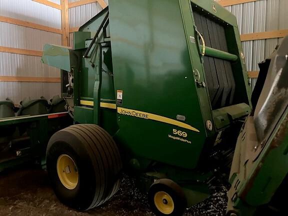 Image of John Deere 569 MegaWide Plus equipment image 1