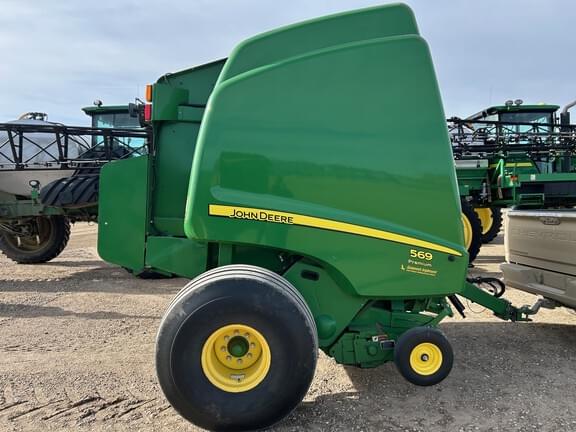 Image of John Deere 569 Premium equipment image 1