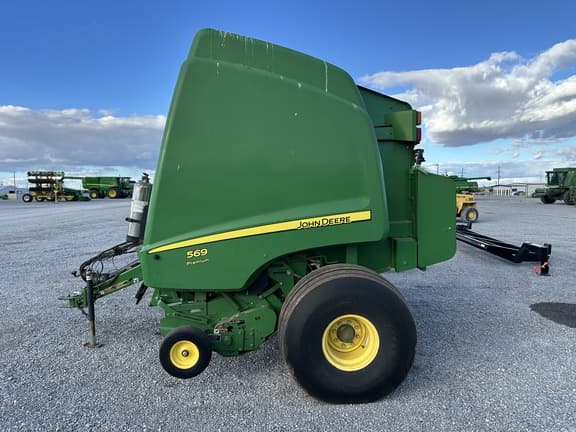 Image of John Deere 569 Premium equipment image 1