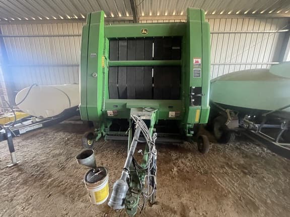 Image of John Deere 569 Premium equipment image 1