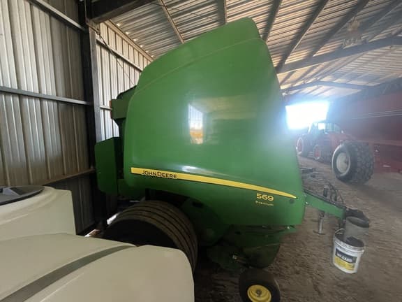 Image of John Deere 569 Premium equipment image 3
