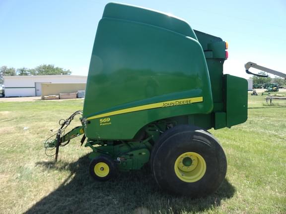 Image of John Deere 569 Premium equipment image 1