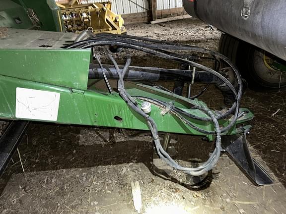 Image of John Deere 569 Premium equipment image 2