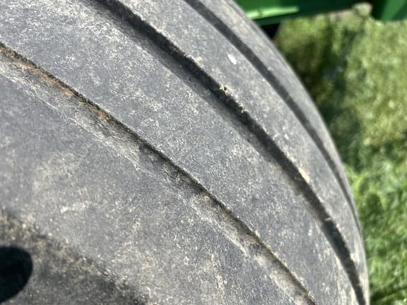 Image of John Deere 569 Premium equipment image 3