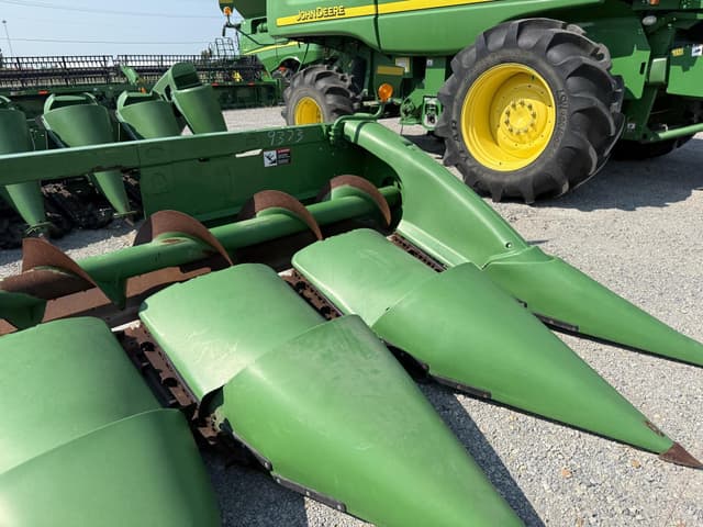 Image of John Deere 606C equipment image 4