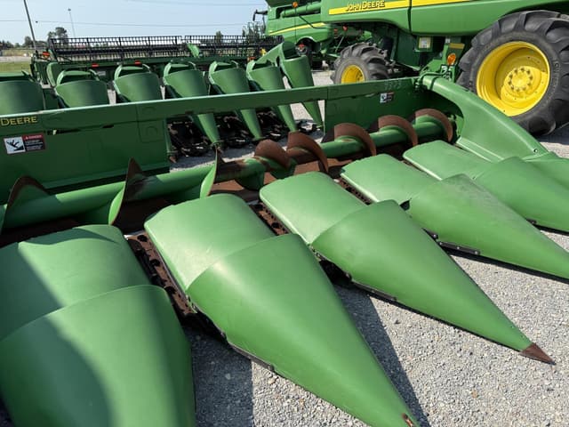 Image of John Deere 606C equipment image 3