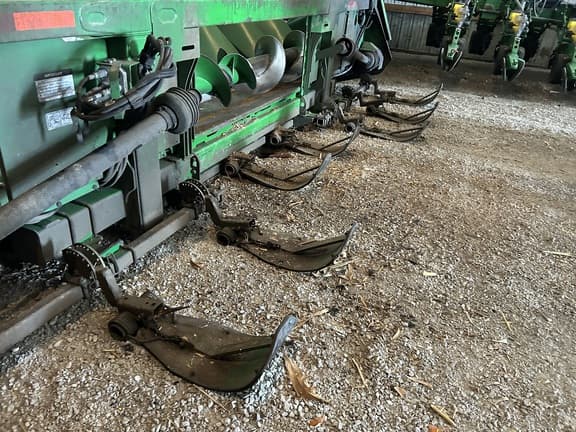 Image of John Deere 608C equipment image 4