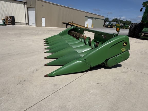 2013 John Deere 608C Equipment Image0