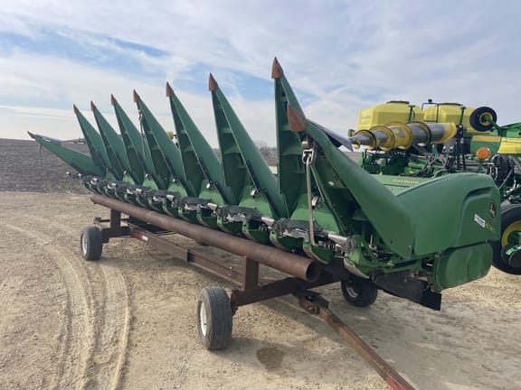 2013 John Deere 608C Equipment Image0