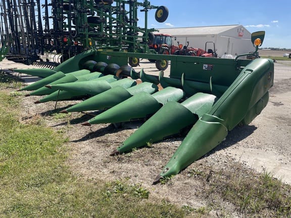 2013 John Deere 608C Equipment Image0