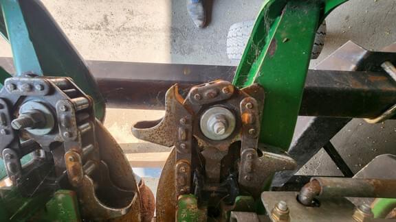 Image of John Deere 608C equipment image 3