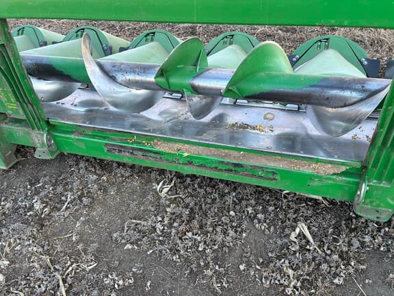 Image of John Deere 608C equipment image 3