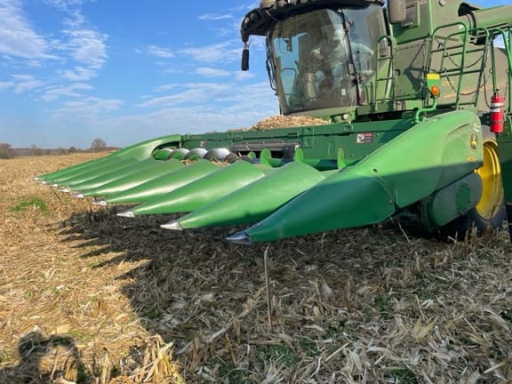 2013 John Deere 608C Equipment Image0