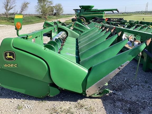 Image of John Deere 608C equipment image 2