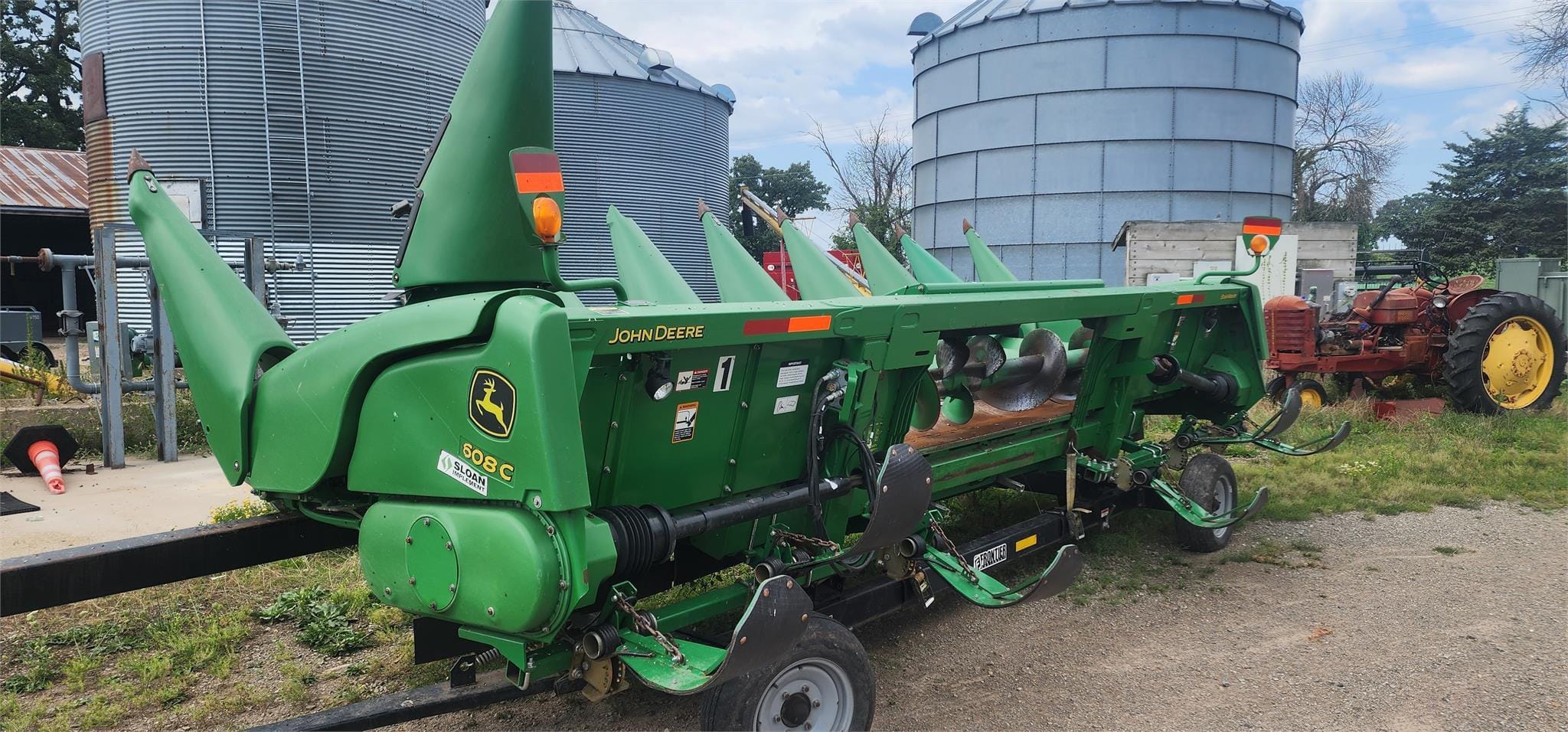 2013 John Deere 608C Equipment Image0