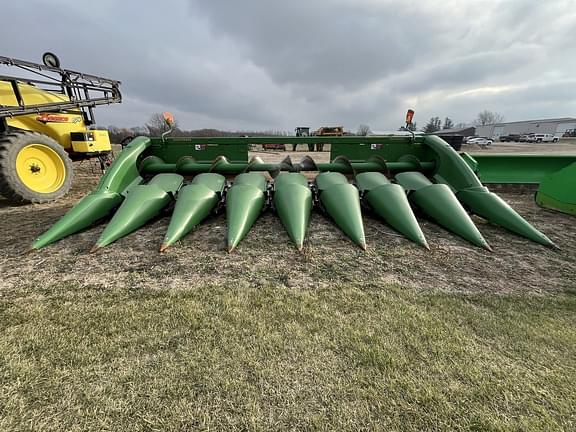 Image of John Deere 608C equipment image 2