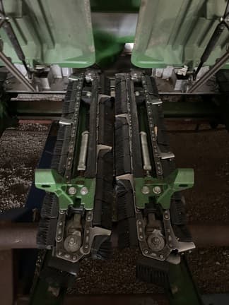 Image of John Deere 608C equipment image 2