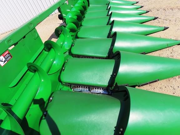 Image of John Deere 608C equipment image 3