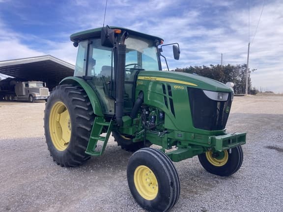 Image of John Deere 6105D equipment image 2