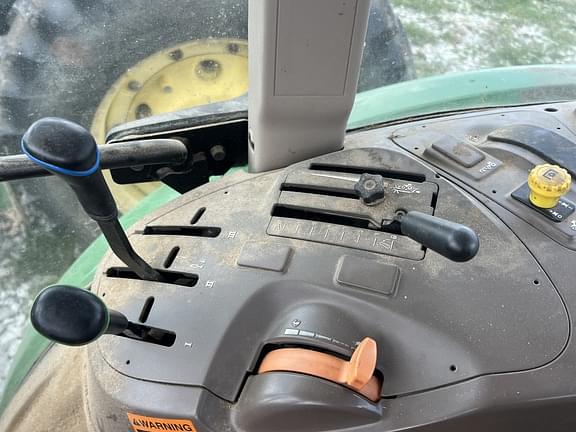 Image of John Deere 6105D equipment image 3