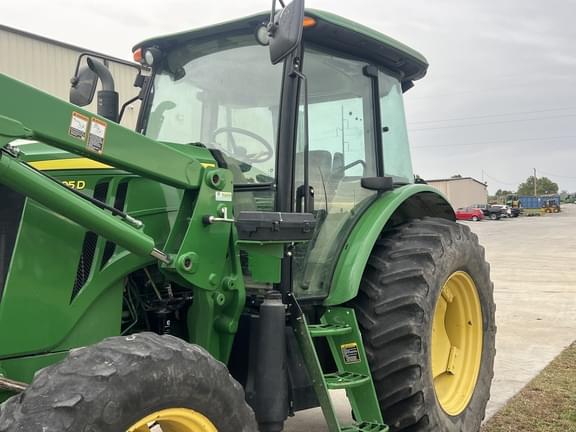 Image of John Deere 6105D equipment image 2