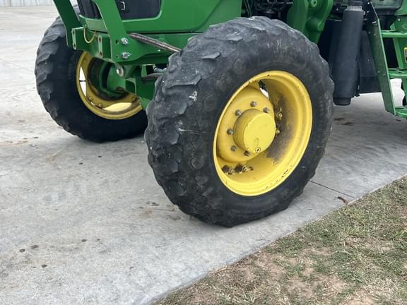 Image of John Deere 6105D equipment image 4