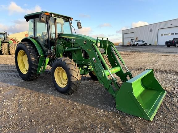 Image of John Deere 6105D equipment image 2