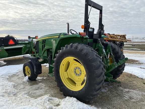 Image of John Deere 6105D equipment image 3