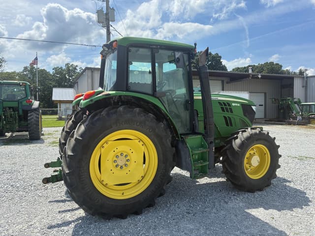 Image of John Deere 6105M equipment image 4