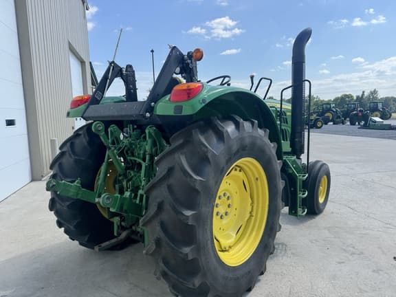 Image of John Deere 6105M equipment image 3