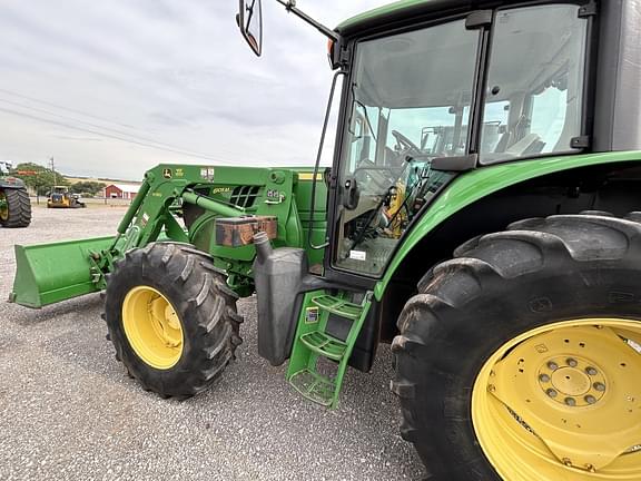 Image of John Deere 6105M equipment image 2