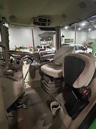 Image of John Deere 6105R equipment image 4