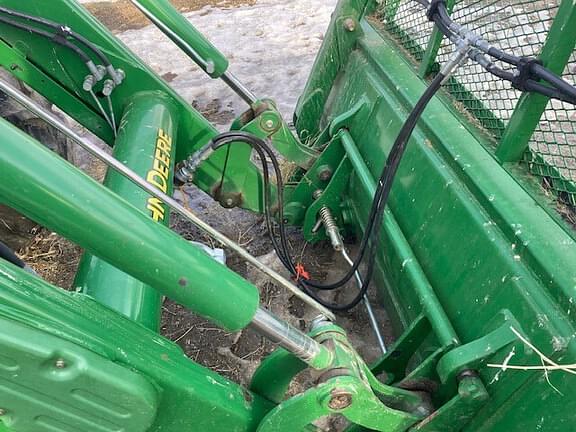 Image of John Deere 6115D equipment image 4