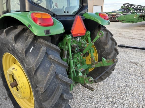 Image of John Deere 6115M equipment image 3