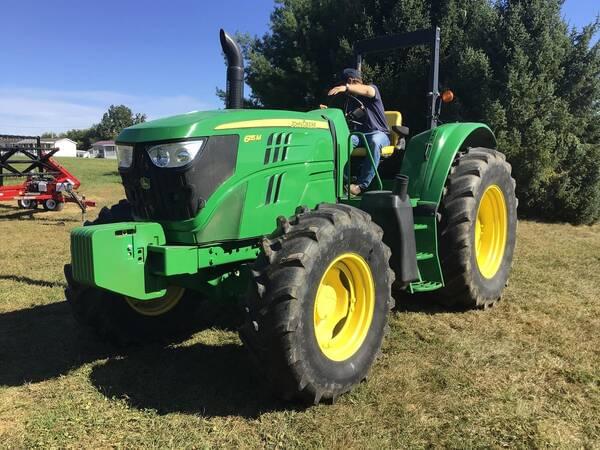 Image of John Deere 6115M equipment image 1