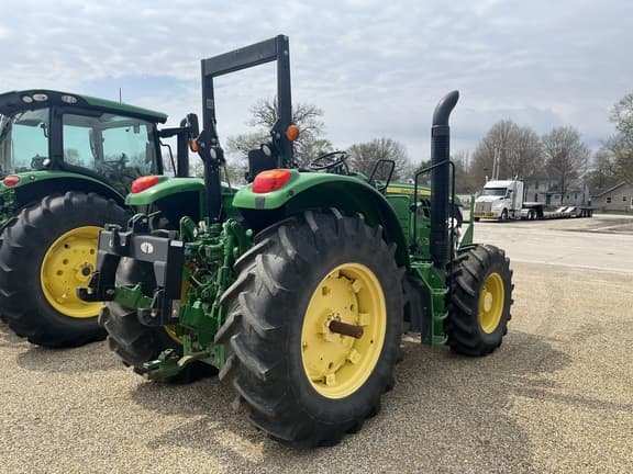 Image of John Deere 6115M equipment image 4