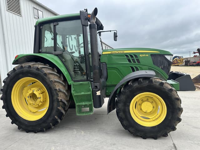 Image of John Deere 6125M equipment image 1