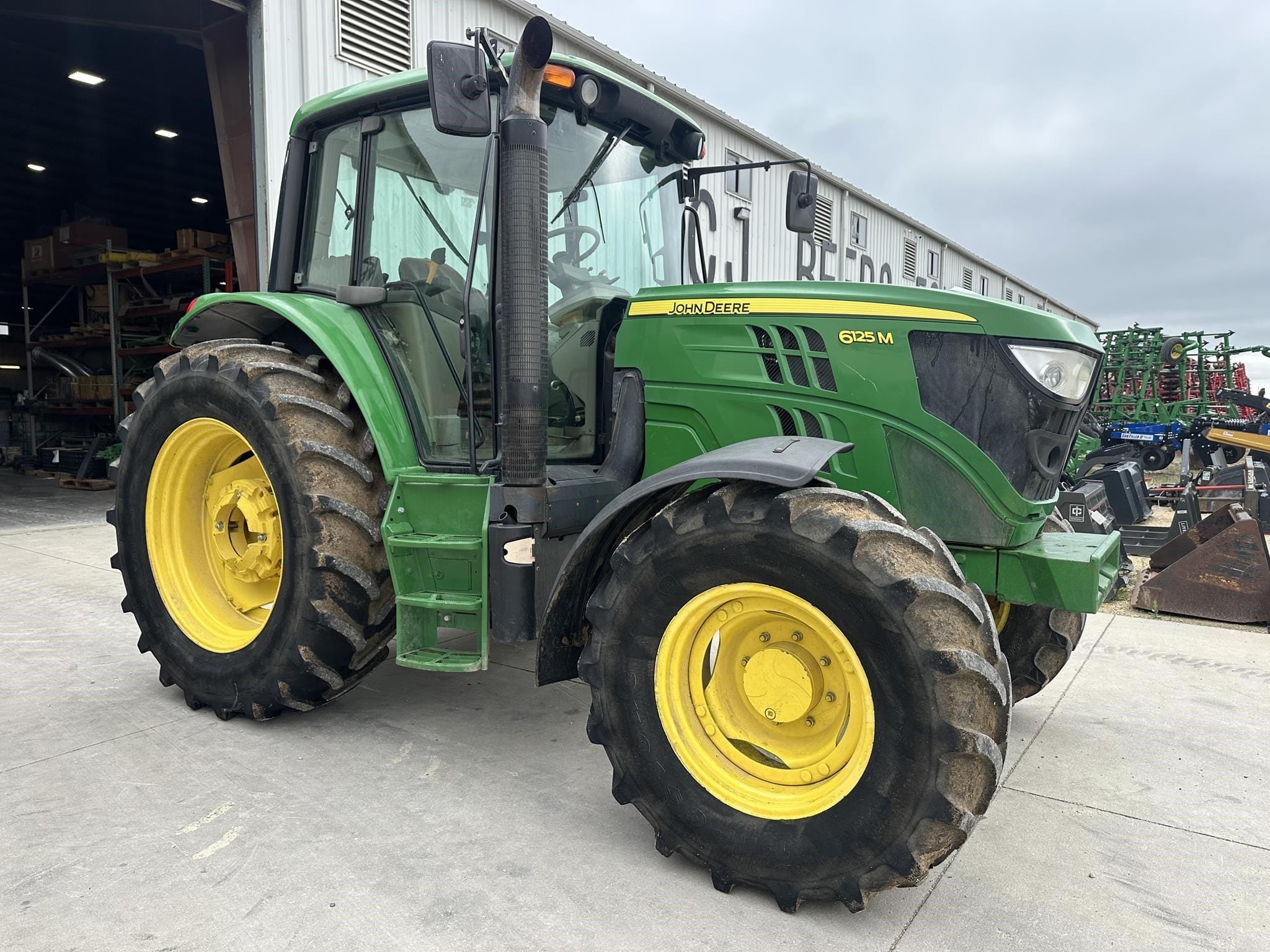 2013 John Deere 6125M Equipment Image0