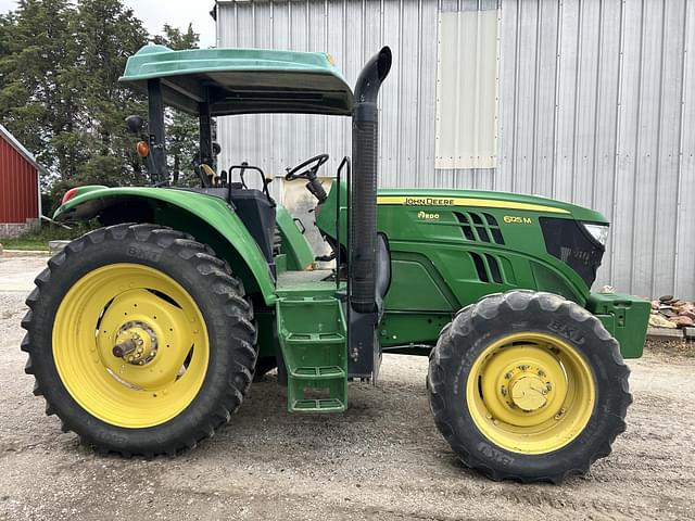Image of John Deere 6125M equipment image 4