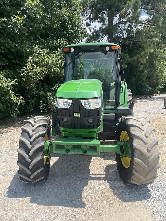 Image of John Deere 6125M equipment image 2