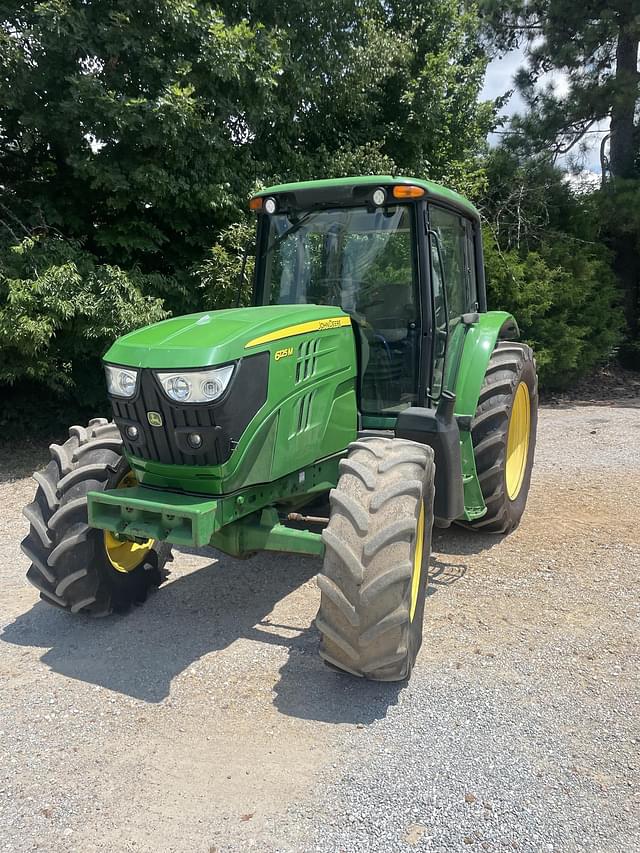 Image of John Deere 6125M equipment image 1