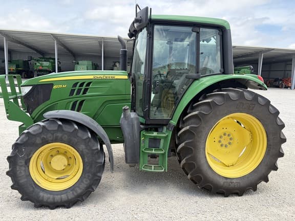Image of John Deere 6125M equipment image 1