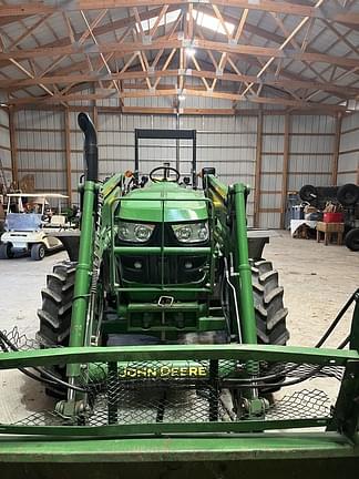 Image of John Deere 6125M equipment image 1