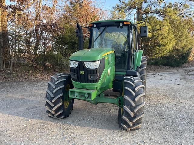 Image of John Deere 6125M equipment image 2