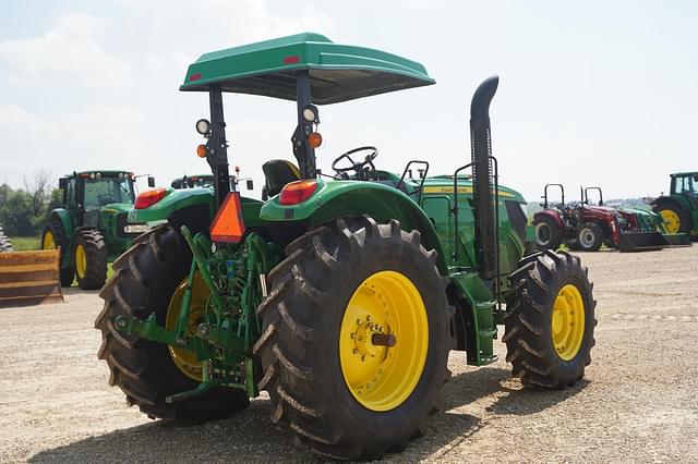 Image of John Deere 6125M equipment image 2