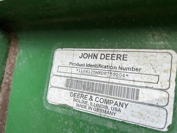Image of John Deere 6125M equipment image 1