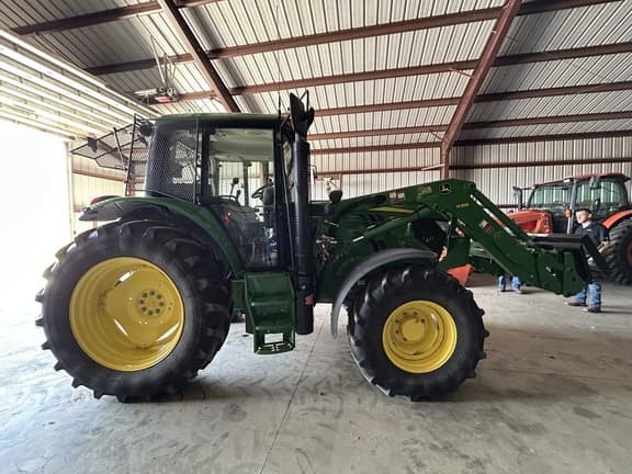 Image of John Deere 6125M equipment image 2