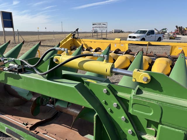 Image of John Deere 612C equipment image 4