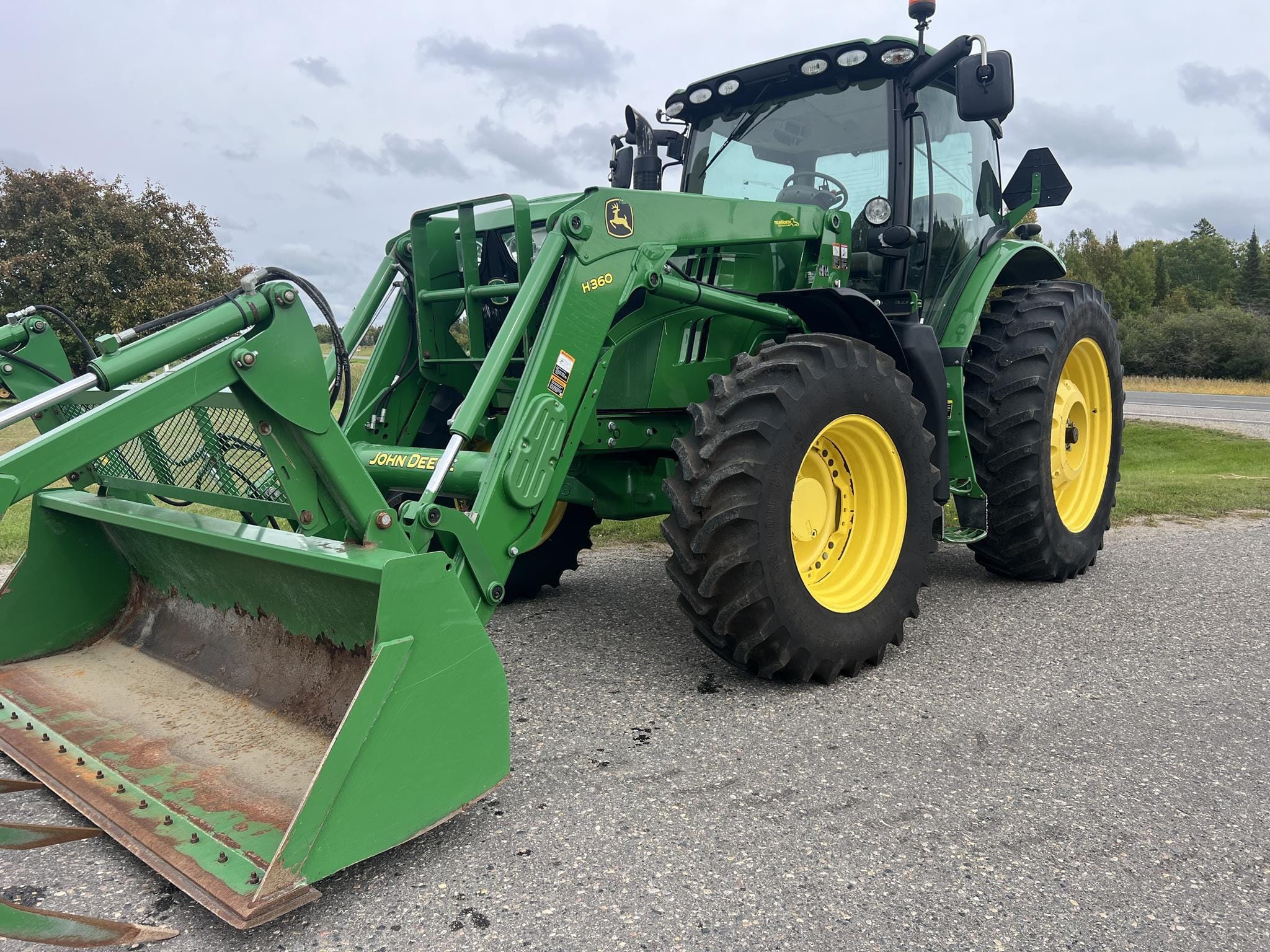 2013 John Deere 6170R Equipment Image0